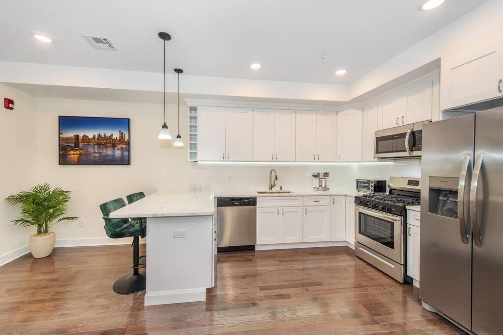 Stylish Chic Condo Nyc At Fingertips North Bergen Exterior foto