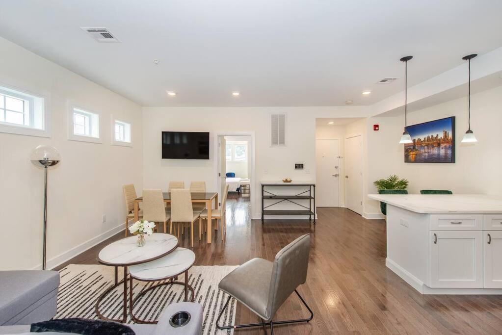 Stylish Chic Condo Nyc At Fingertips North Bergen Exterior foto